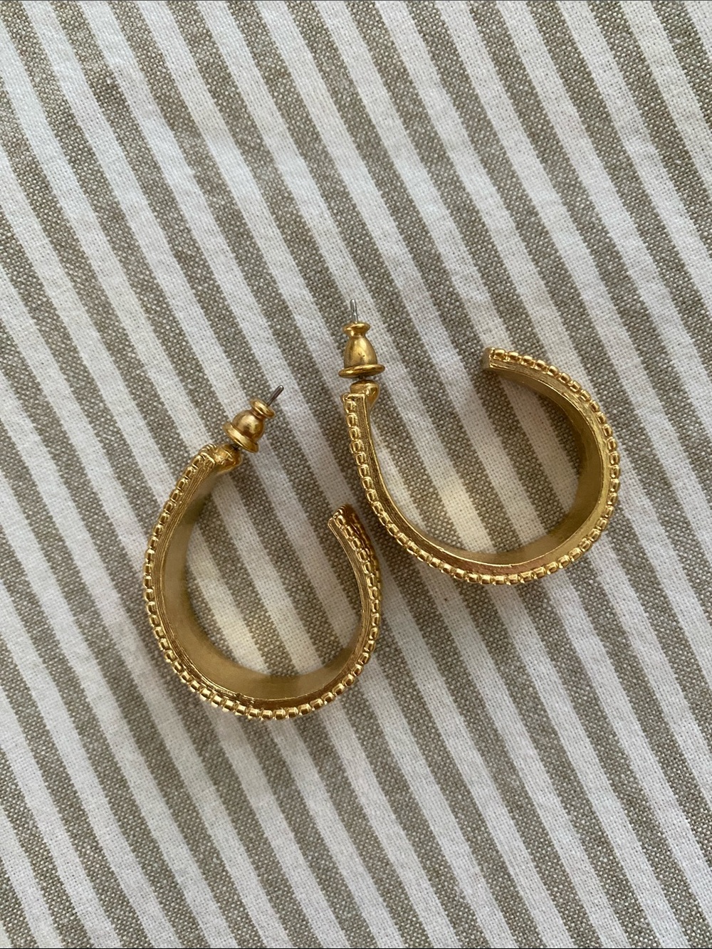 Vintage 90’s Intricate Gold Filigree Cuff Hoop Earrings - Picture 5 of 7